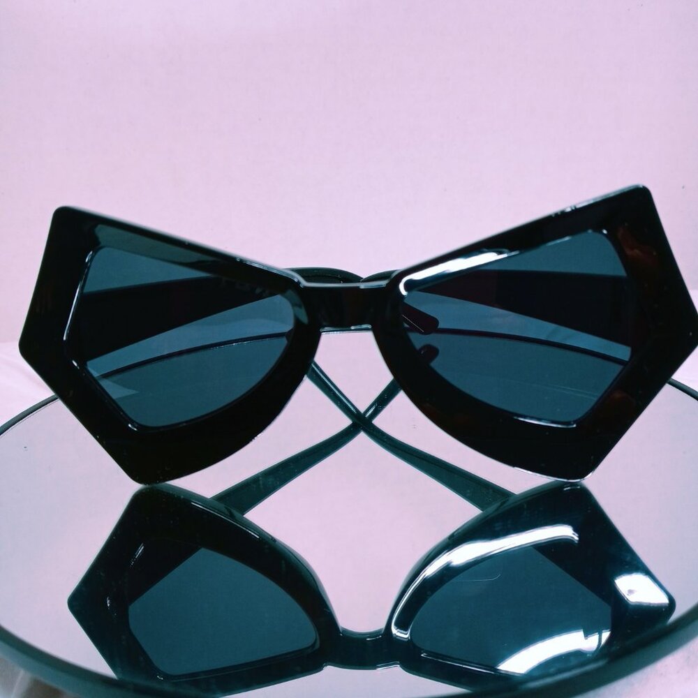 Unique Butterfly Design Sunglasses - Black